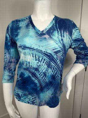 Chico’s NWT Blue Abstract Print V-Neck 3/4 Sleeve Knit Top Size 2